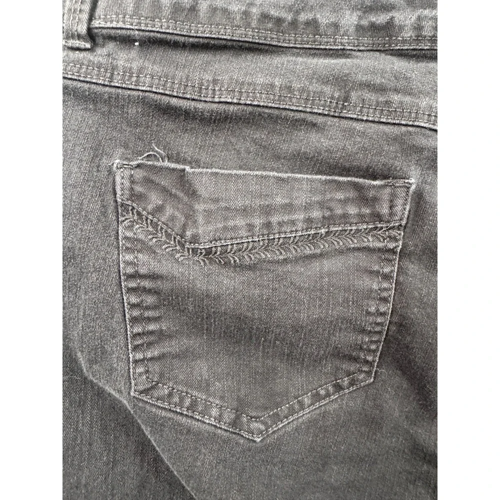Gloria Vanderbilt Womens Skimmer Black Denim Shorts‎ Cuffed Knee Length Size 12